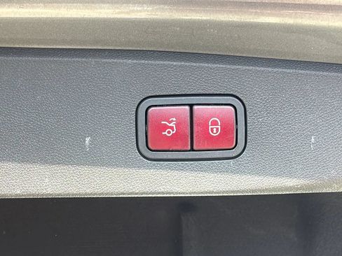 Used 2015 Mercedes-Benz E 350 4MATIC Sedan image 9