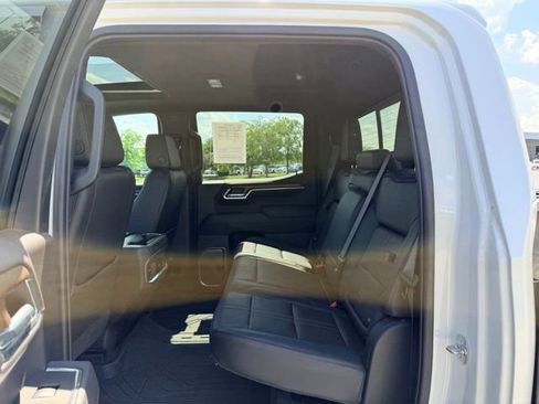 Used 2022 Chevrolet Silverado 1500 High Country w/ High Country Premium Package AWD/4WD image 8