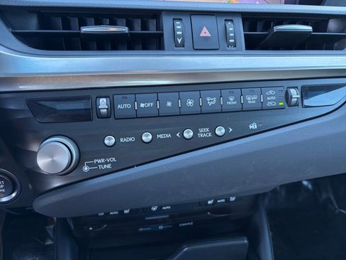 Used 2021 Lexus ES 250 w/ Premium Package image 22