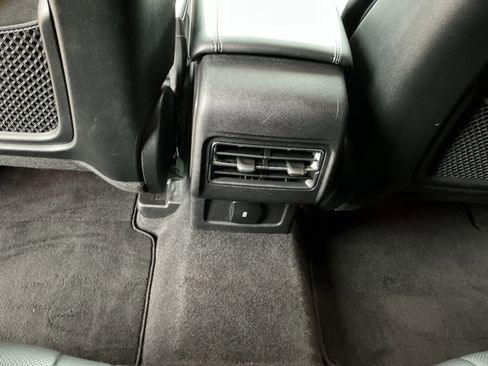 Used 2024 Lincoln Corsair Reserve image 28