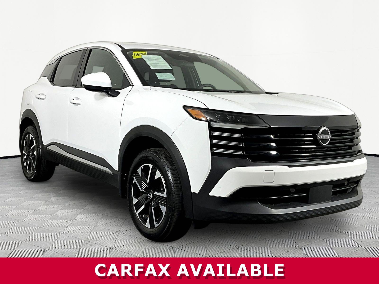 Used 2025 Nissan Kicks SV AWD/4WD image 3