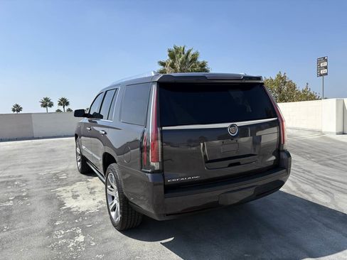 Used 2015 Cadillac Escalade Premium image 11