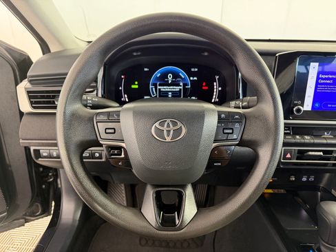 Used 2025 Toyota Camry LE image 14