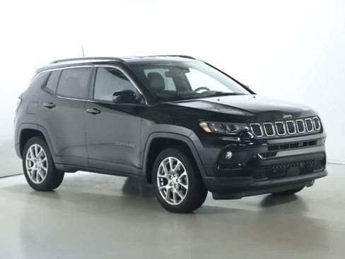 Used 2023 Jeep Compass Latitude AWD/4WD image 9
