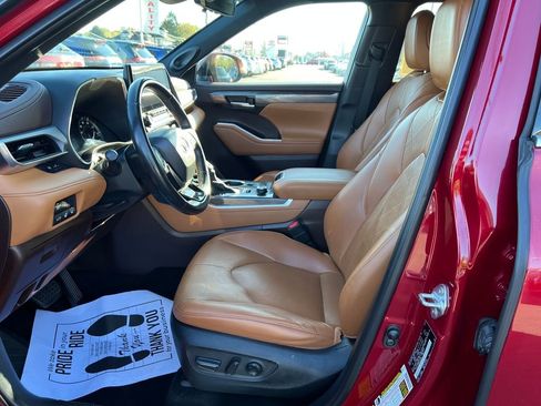 Used 2021 Toyota Highlander Platinum image 9