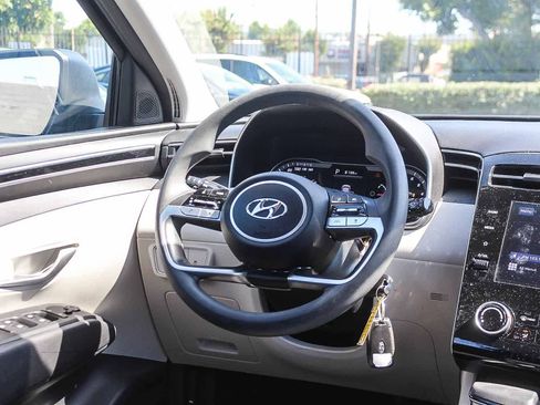 Used 2023 Hyundai Tucson SE FWD image 19