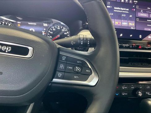 Used 2025 Jeep Compass Limited AWD/4WD image 9