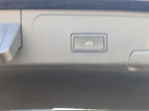 Certified 2021 Volkswagen Atlas Cross Sport SE w/ Panoramic Sunroof Package image 14