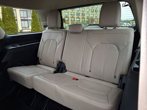 Used 2023 Ford Expedition Limited image 11