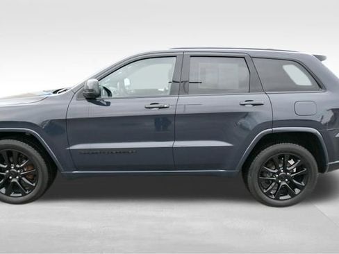 Used 2018 Jeep Grand Cherokee Altitude AWD/4WD image 4