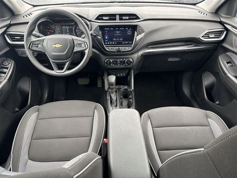 Used 2023 Chevrolet TrailBlazer LT w/ Convenience Package FWD image 10