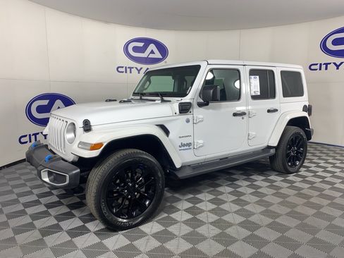 Used 2022 Jeep Wrangler Unlimited Sahara w/ Cold Weather Group image 7