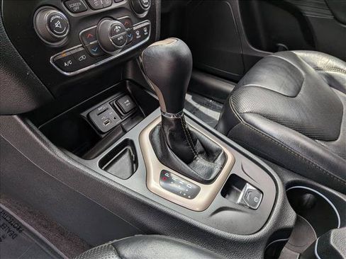 Used 2016 Jeep Cherokee Limited w/ Luxury Group FWD image 25