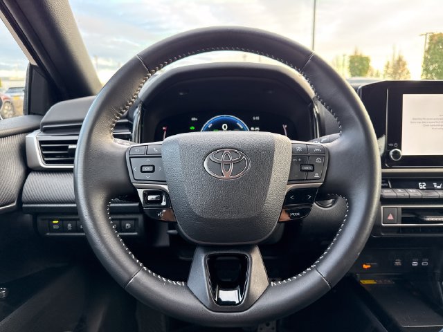 Used 2025 Toyota Camry SE FWD image 12