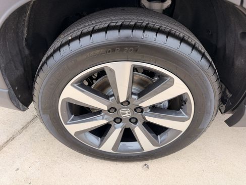 Certified 2025 Honda Pilot Touring image 38