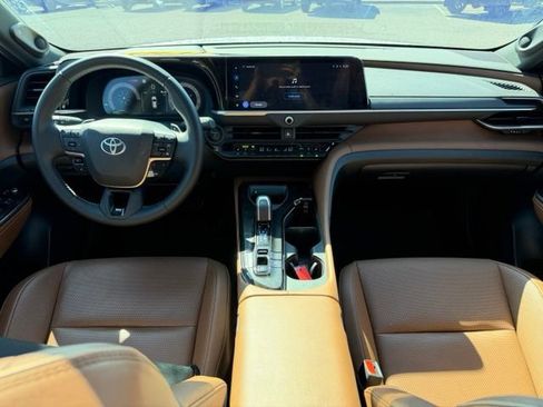 Certified 2025 Toyota Crown Signia AWD/4WD image 11