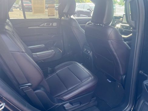 Used 2025 Ford Explorer Platinum w/ LUX Leather Package AWD/4WD image 29