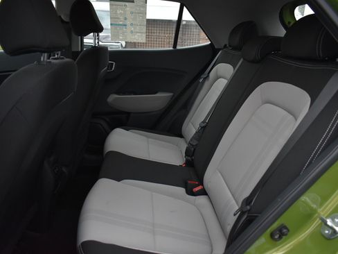 Used 2024 Hyundai Venue SEL image 16