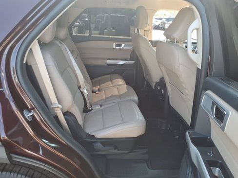 Used 2022 Ford Explorer Limited w/ Equipment Group 301A AWD/4WD image 21