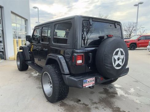 Used 2019 Jeep Wrangler Unlimited Sahara image 4
