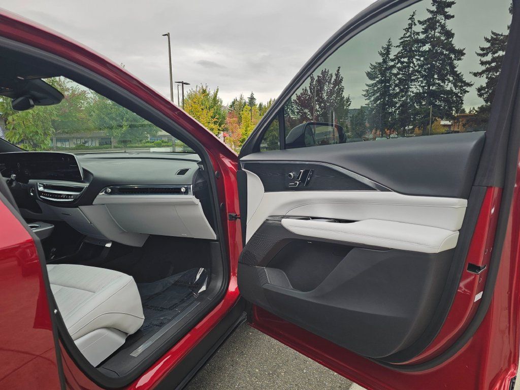 Certified 2024 Cadillac Lyriq Luxury AWD/4WD image 12