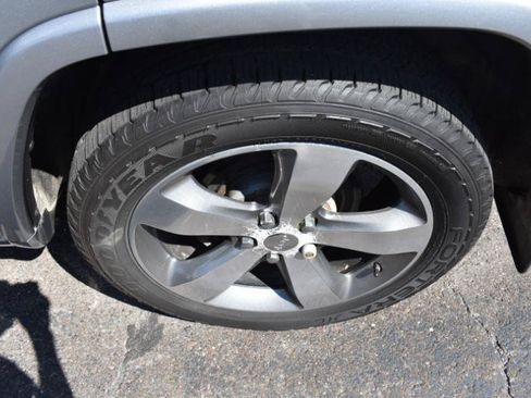 Used 2014 Jeep Grand Cherokee Overland w/ Advanced Technology Group AWD/4WD image 27