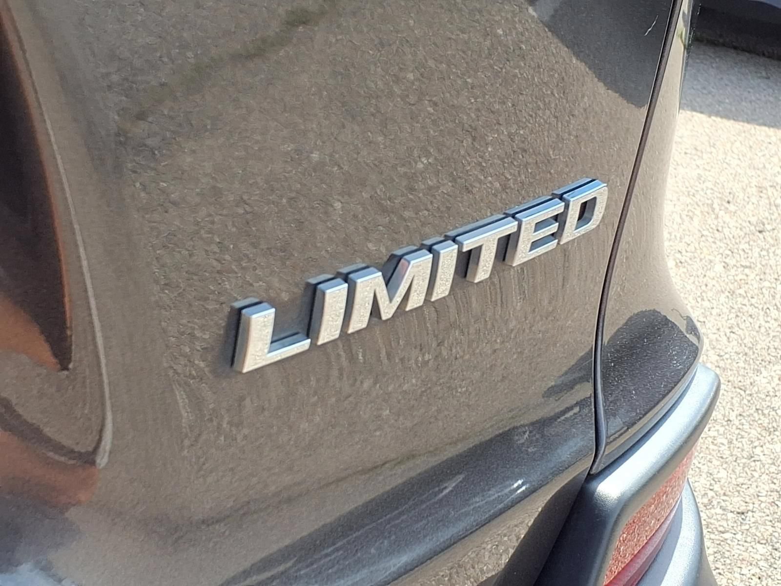 Used 2019 Jeep Cherokee Limited AWD/4WD image 10