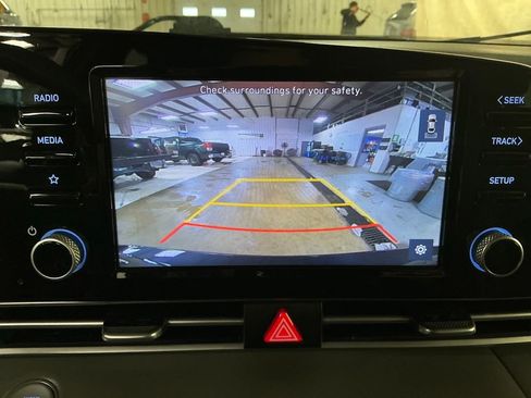 Used 2021 Hyundai Elantra SEL w/ Convenience + Premium Package image 23