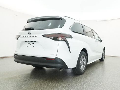 New 2026 Toyota Sienna XLE image 20
