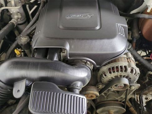 Used 2011 Cadillac Escalade ESV Luxury image 26