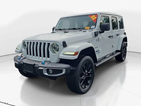 Used 2022 Jeep Wrangler Unlimited Sahara w/ Cold Weather Group AWD/4WD image 9