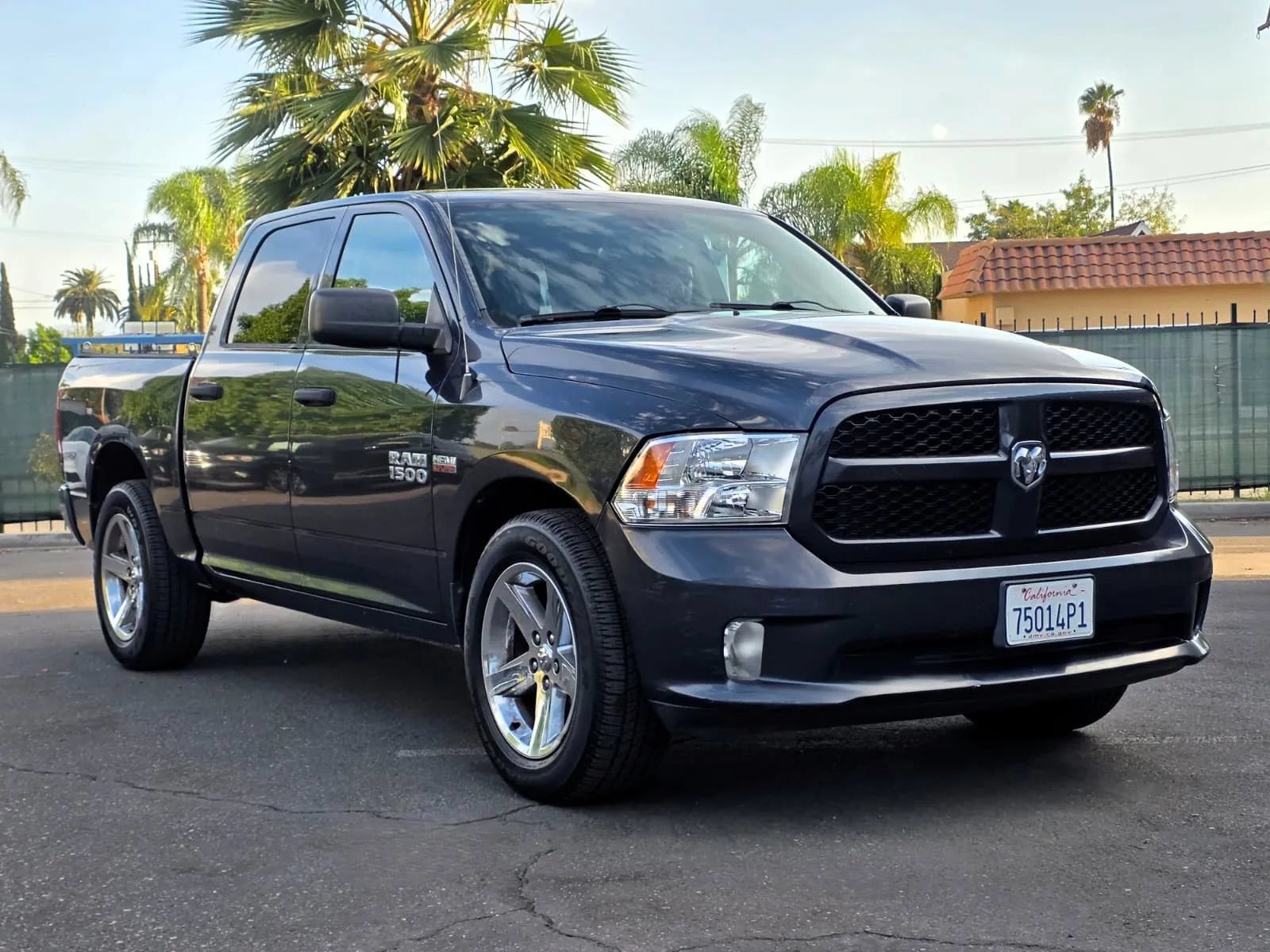 Used 2014 RAM 1500 Express RWD image 2