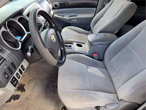 Used 2010 Toyota Tacoma PreRunner RWD image 12