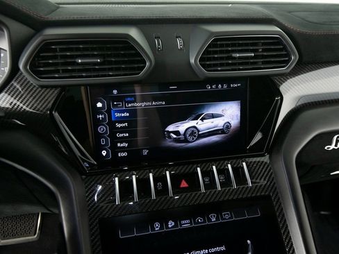 Used 2023 Lamborghini Urus Performante AWD/4WD image 20