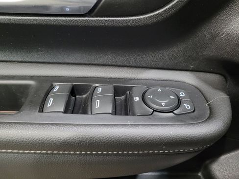 Used 2023 GMC Terrain SLE image 27