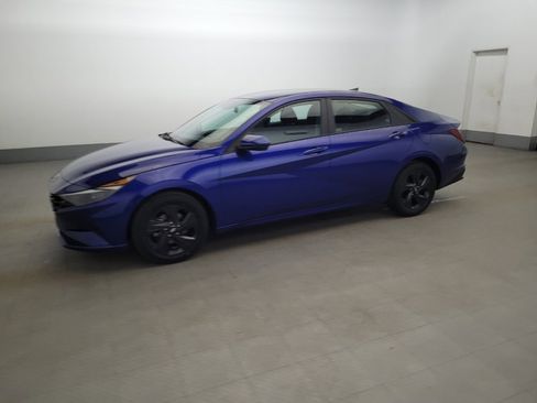 Used 2022 Hyundai Elantra SEL w/ Cargo Package image 2