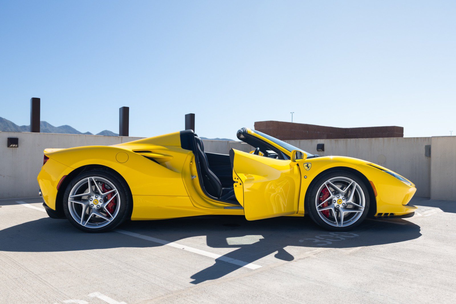 Used 2022 Ferrari F8 Tributo RWD image 32