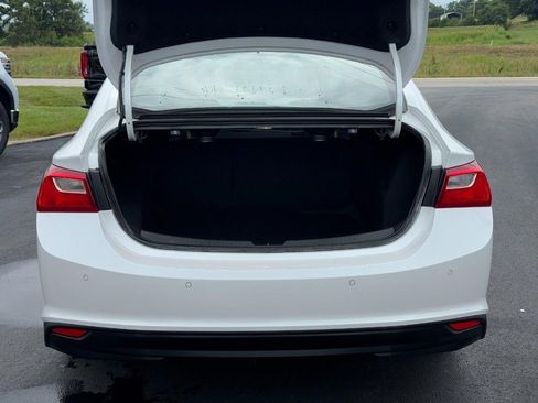 Used 2018 Chevrolet Malibu LT w/ Leather Package FWD image 7