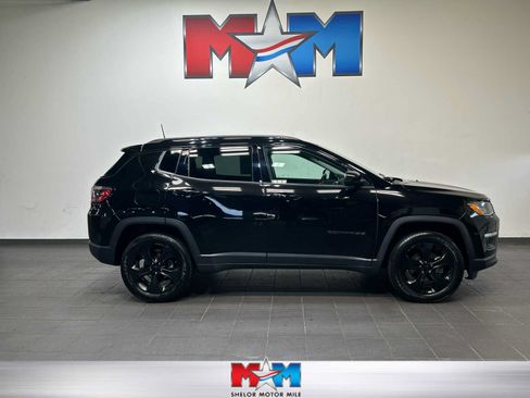 Used 2019 Jeep Compass Latitude AWD/4WD image 1