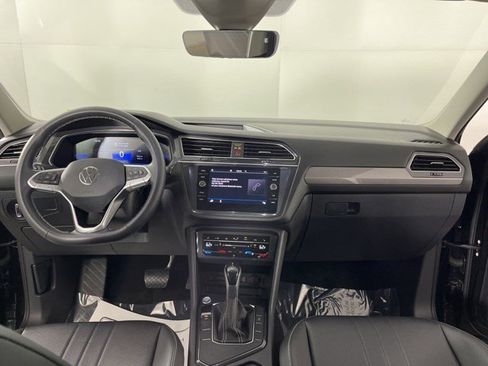 Used 2023 Volkswagen Tiguan SE image 32