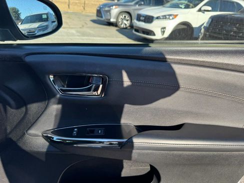 Used 2016 Toyota Avalon Touring image 33