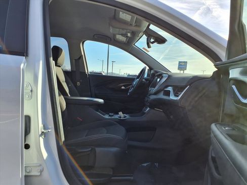 Used 2024 GMC Terrain SLE w/ Driver Convenience Package image 25