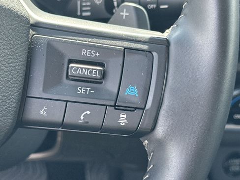 Used 2025 Nissan Rogue SV FWD image 25