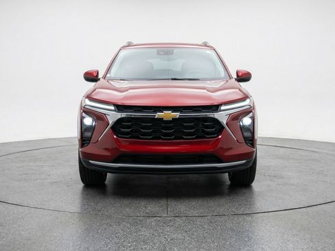 Used 2025 Chevrolet Trax LT image 2