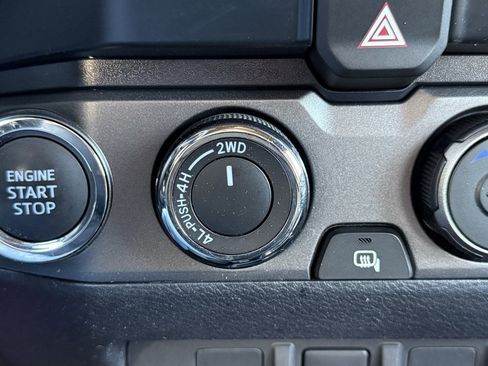 Used 2022 Toyota Tacoma TRD Off-Road image 28