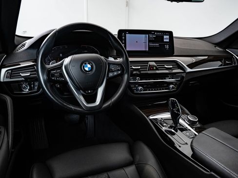 Used 2022 BMW 530i xDrive w/ Convenience Package AWD/4WD image 4