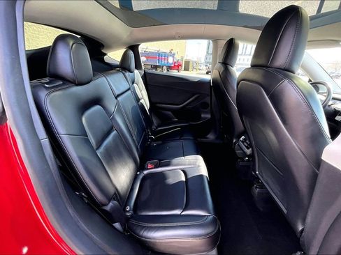 Used 2022 Tesla Model Y Long Range AWD/4WD image 26