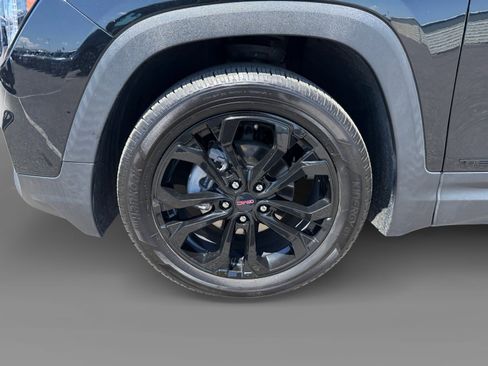 Used 2022 GMC Terrain SLE w/ Driver Convenience Package FWD image 9