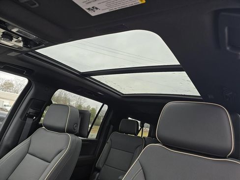 New 2026 Chevrolet Suburban Premier image 7