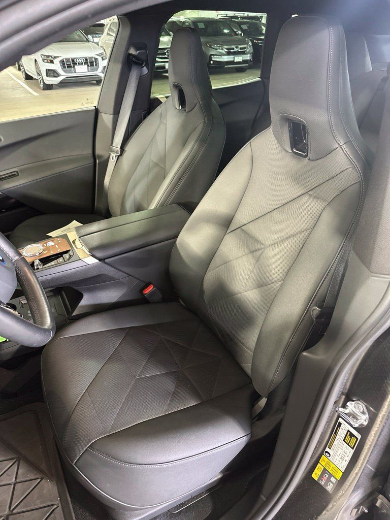 Used 2024 BMW iX xDrive50 w/ Premium Package AWD/4WD image 10